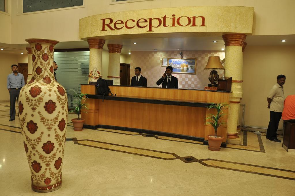 Hotel Grand International Rāipur Eksteriør billede